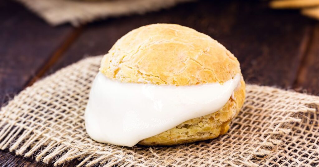 Pão de queijo recheado