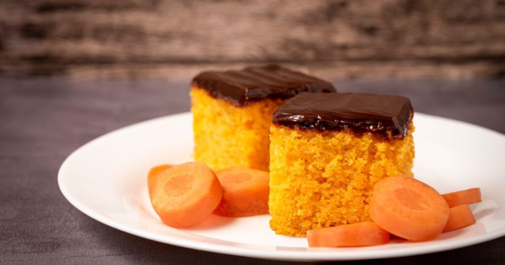 Bolo de cenoura de caneca