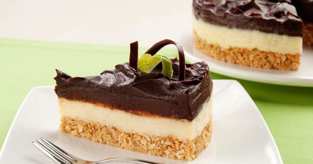 Torta de limão com ganache chocolate