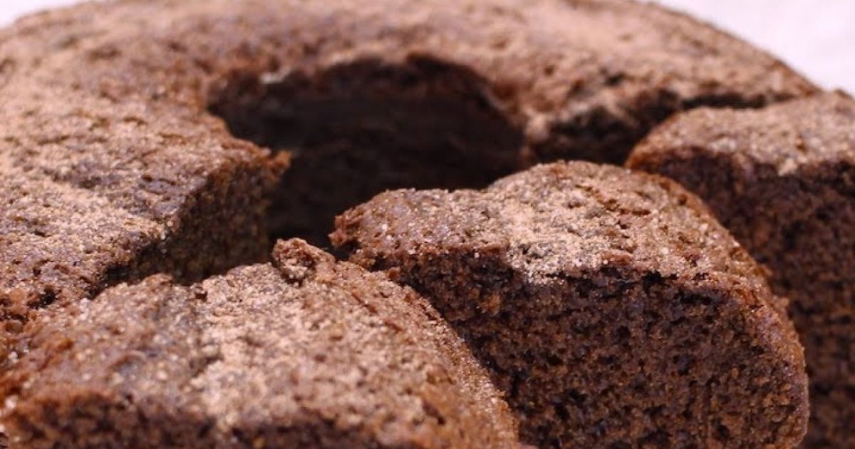 O bolo de chocolate mais simples que você já viu