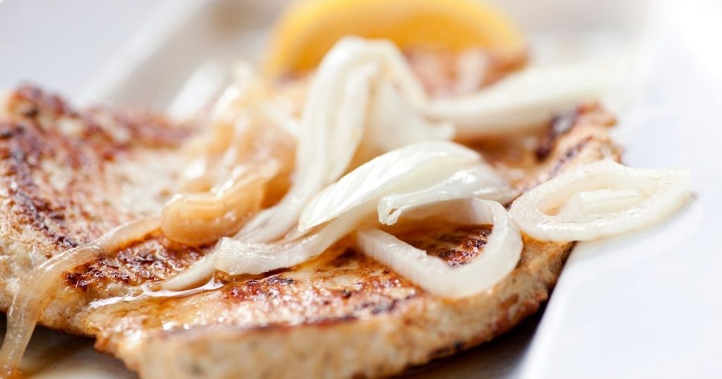 Bife de frango acebolado capa