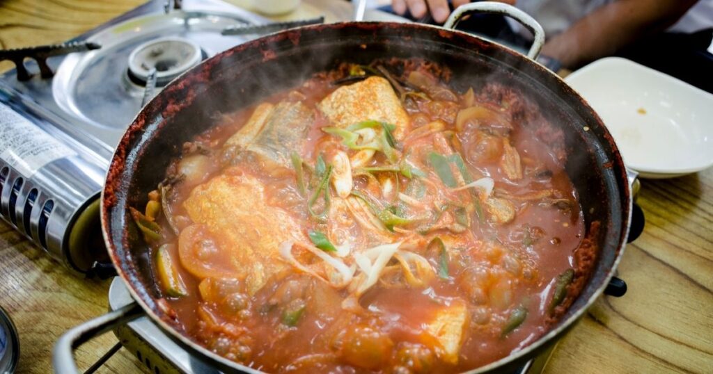 Peixe cozido na panela