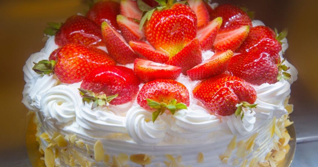 Bolo de morango com chantilly