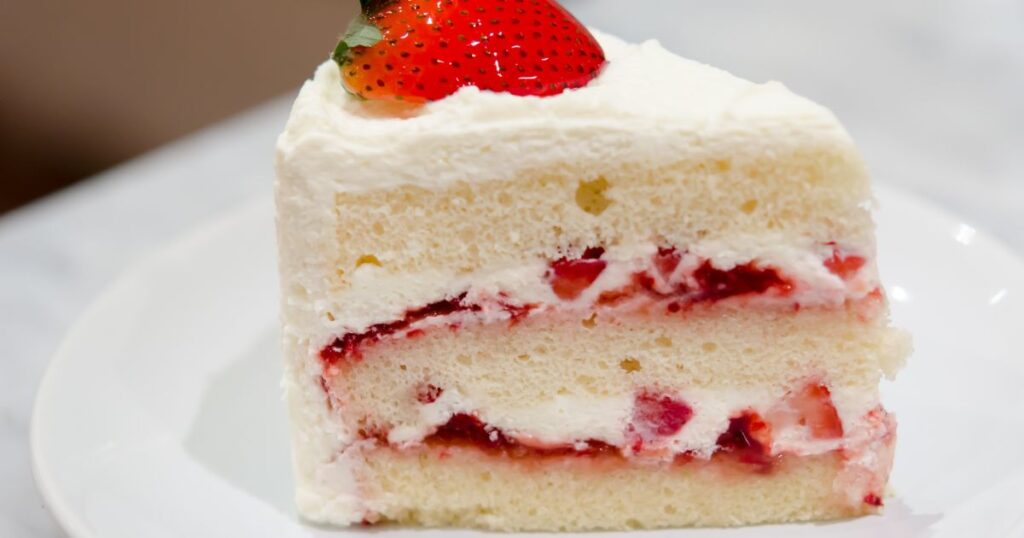 Bolo de morango com leite ninho