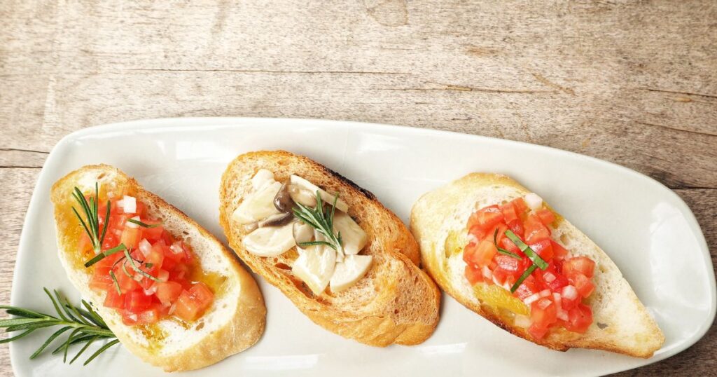 bruschetta de tomate e queijo