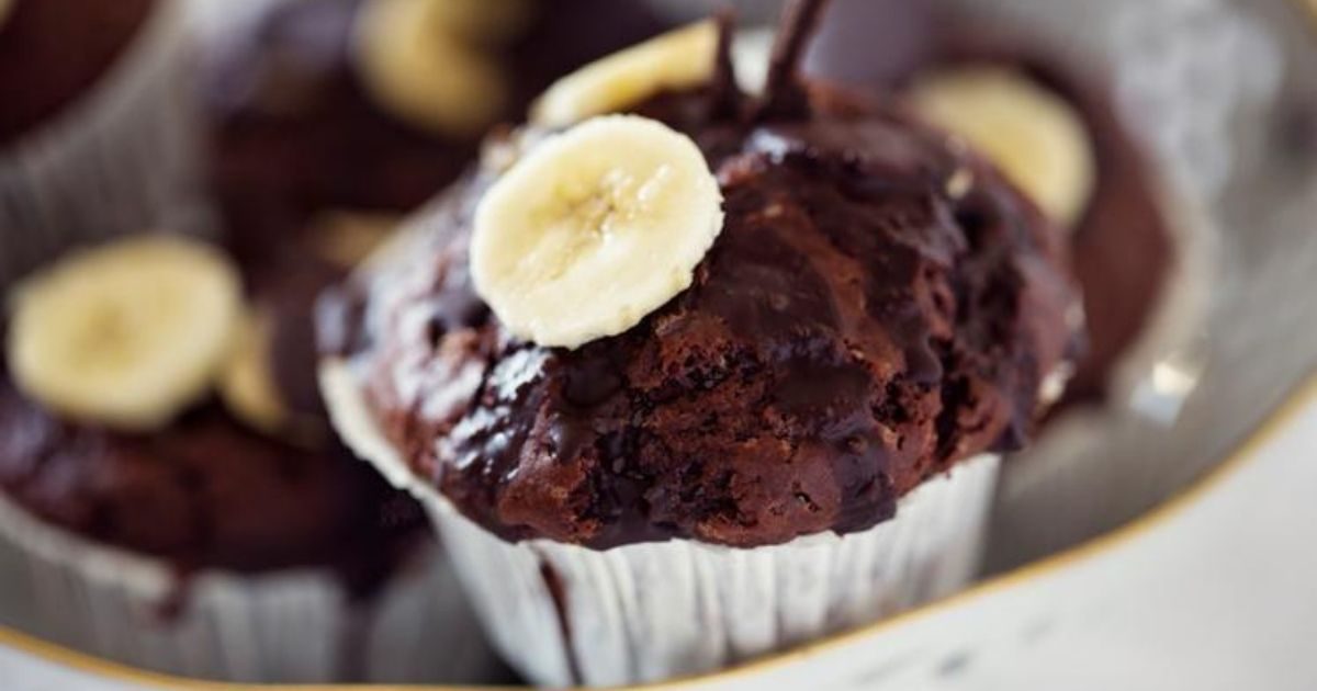 Muffins fitness de banana com chocolate